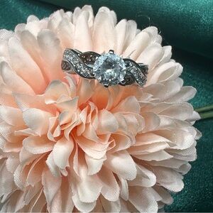 Round Clear Stone Twist Band Engagement Style Ring